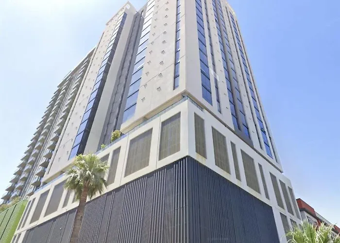 Boulevard Retreat Pool Gym & Parking Included 1 Apartment *