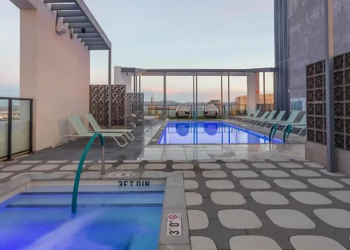 Boulevard Retreat Pool Gym & Parking Included 1