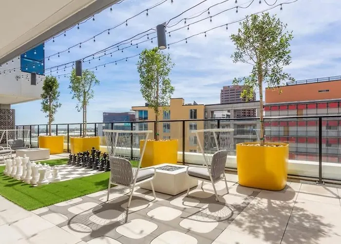 Boulevard Retreat Pool Gym & Parking Included 1 Apartment *